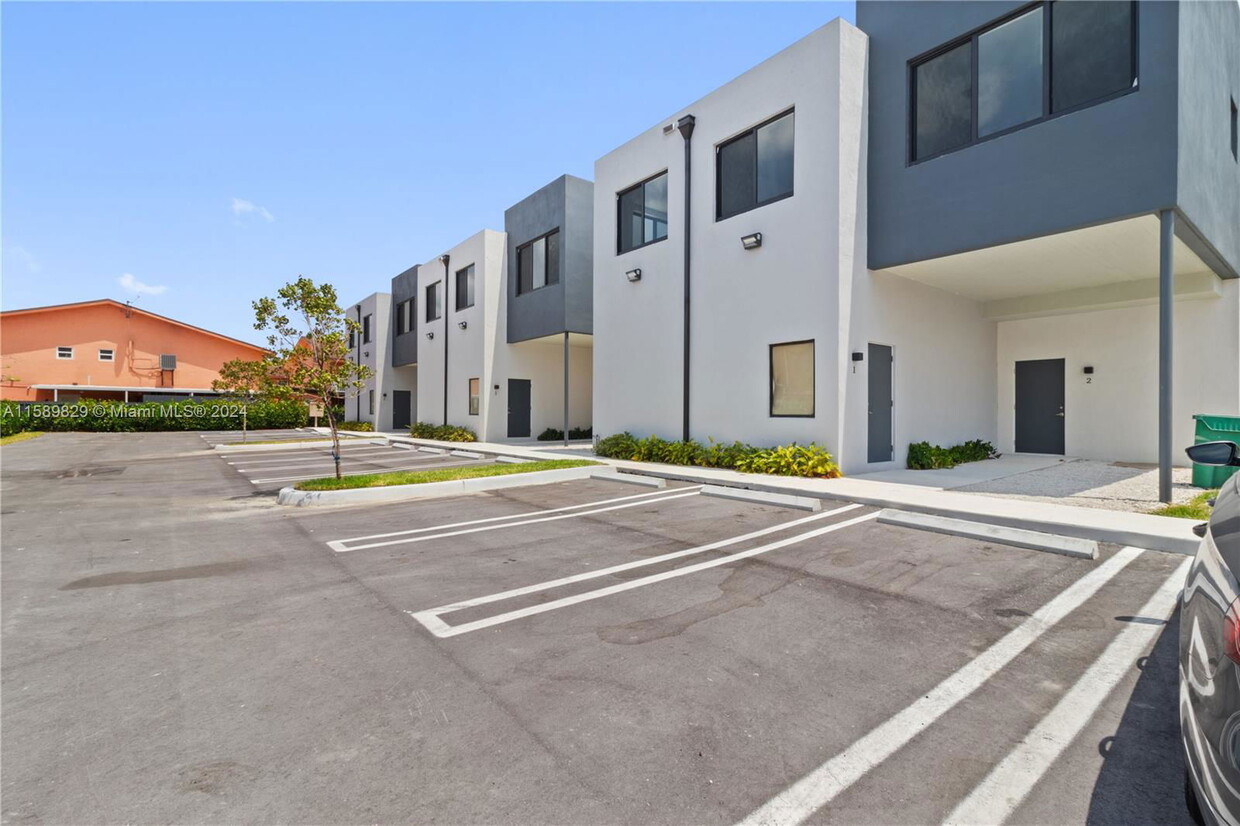 Foto principal - 135 SW 114th Ave