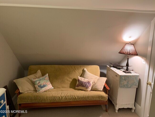 Building Photo - 19 Webb Ave