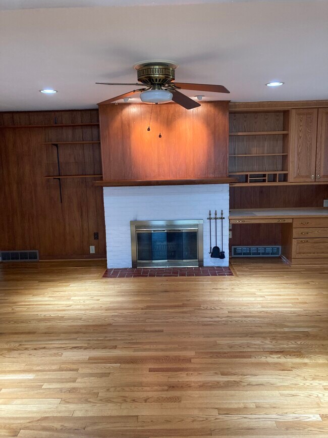 Building Photo - 340 N 28th St