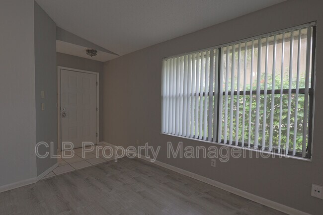 Foto del edificio - 6175 Sequoia Dr