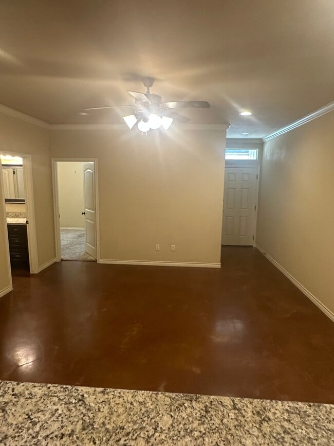 Building Photo - 402 Baby Bear Dr