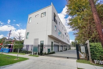 Building Photo - 645 W 16th St