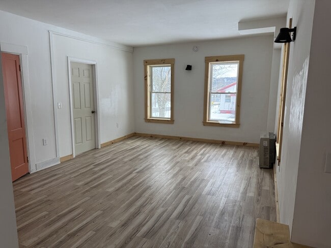 Building Photo - 103 New St