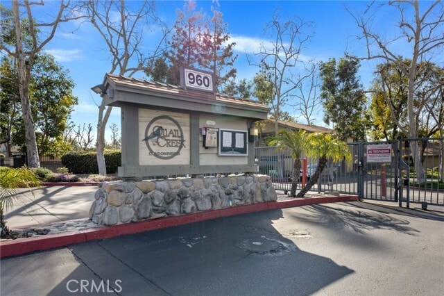 Building Photo - 960 E Bonita Ave