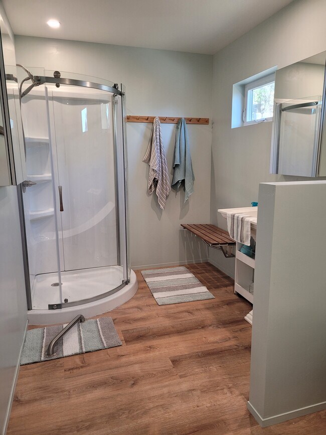 Spa-style bathroom - 1203 Leff St