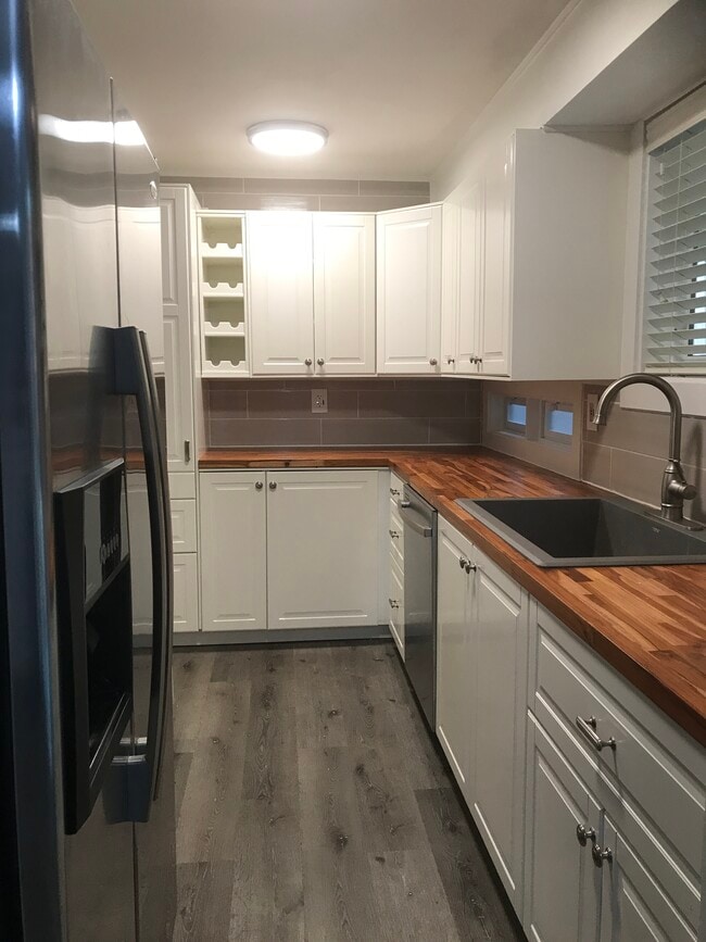 Cocina - 2505 NE 82nd St