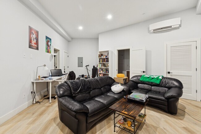 Foto del edificio - 3849 Lancaster Ave