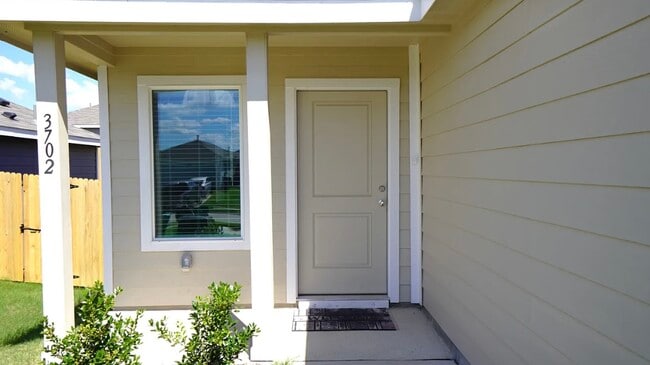 Foto del edificio - 3702 Haydon Hl Rd