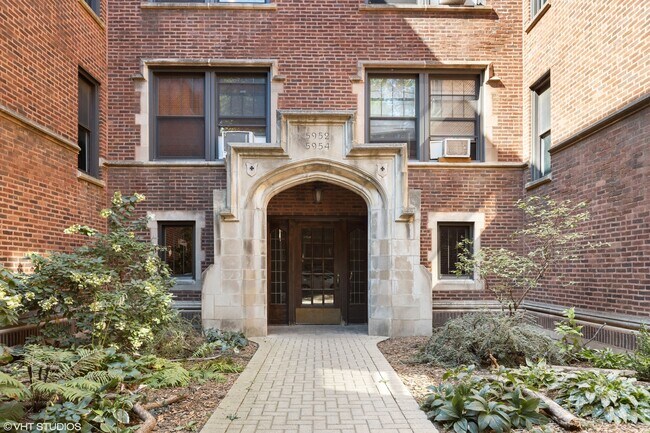 Building Photo - 5952 N Lakewood Ave