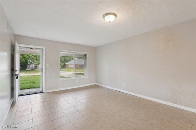 Foto del edificio - 27240 Markbarry Ave