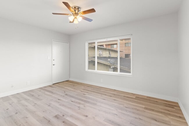 Building Photo - 621 Cerritos Ave