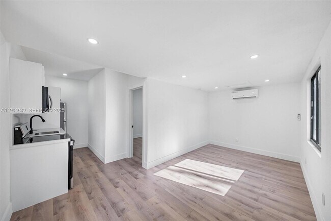 Foto del edificio - 6911 NW 4th Ct