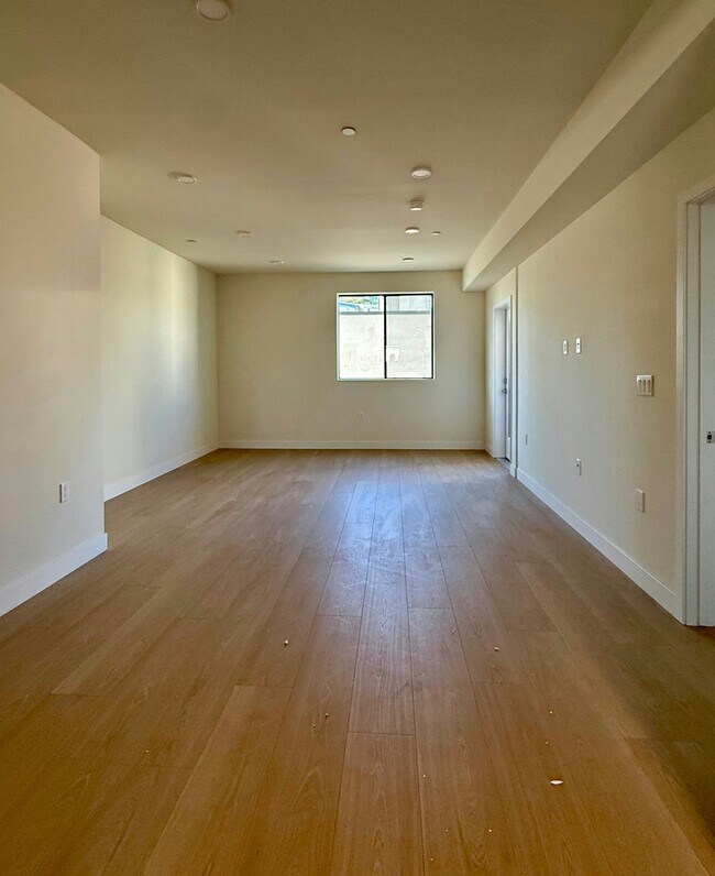 Foto del edificio - 14535 Weddington St