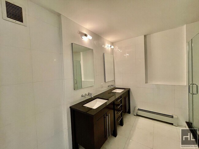 Foto del edificio - Stunning large 2 bed 2 bath with 3 private...