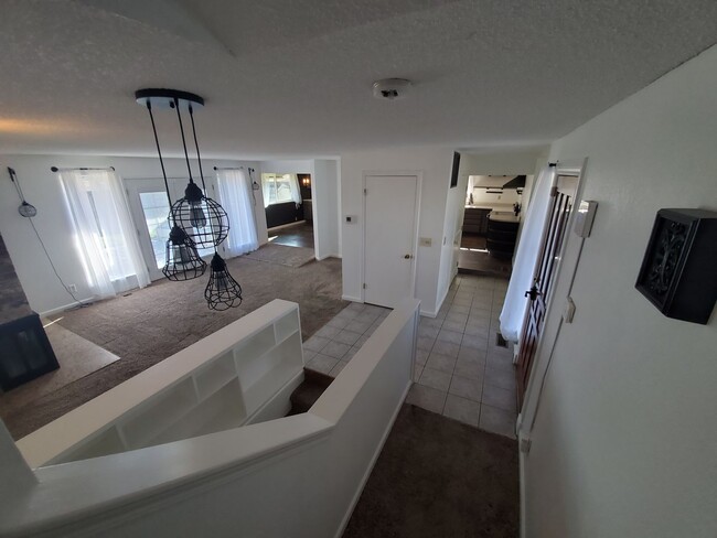 Building Photo - Large 5 Bedroom Available & Half Off The F...