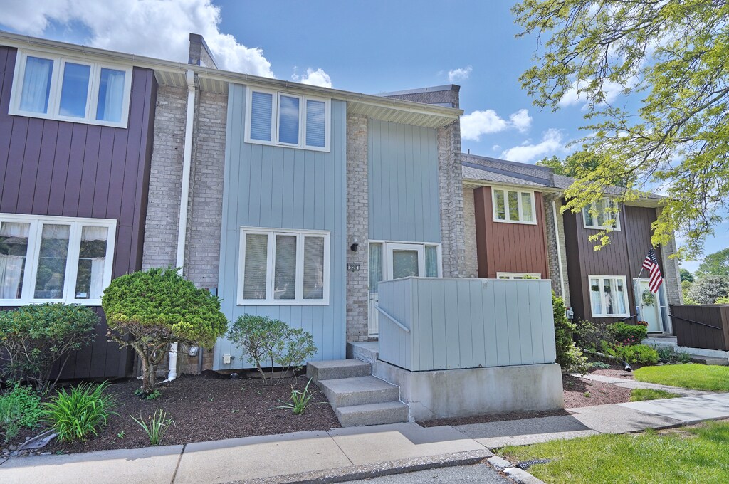 320 Carver Dr Unit 320, Bethlehem, PA 18017 Condo for Rent in