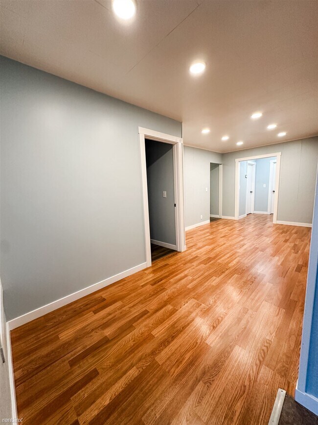 Foto del edificio - 2 br, 1 bath 4plex - 405 Township Street 2