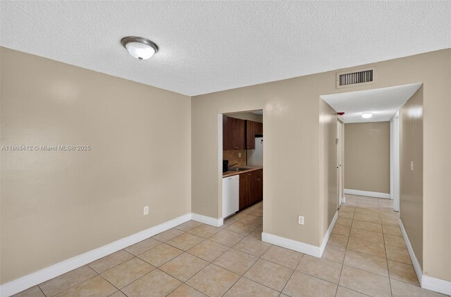 Building Photo - 7421 SW 152nd Ave