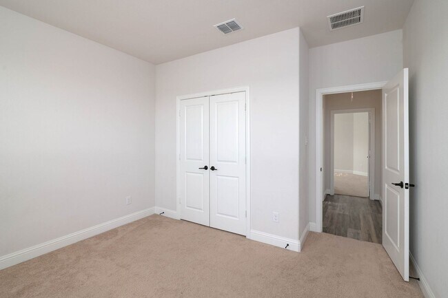 Foto del edificio - Beautiful 4 Bedroom, 3 Car Garage, Single Story Home in Celina!