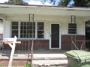 Building Photo - 307 1/2 Manning Ave