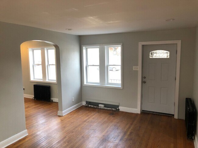 Building Photo - 737 E Cold Spring Ln