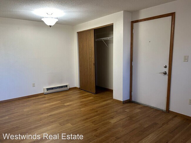 Building Photo - 2 br, 1 bath House - 914 Benton Drive #14