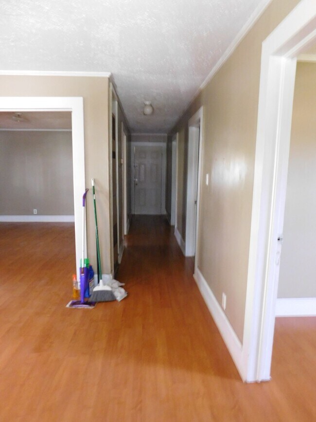 Foto del edificio - 514 Crawford Street  - Accepts Section 8!