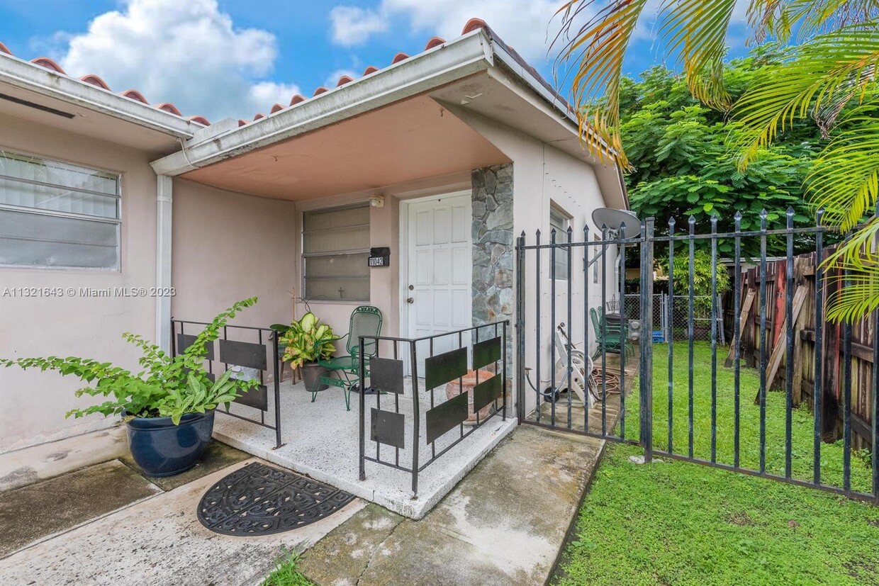 Foto del edificio - 11040 SW 4th St