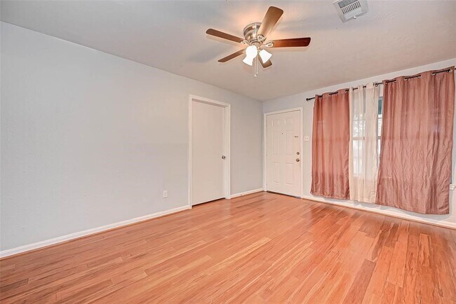 Building Photo - 7028 St Augustine St