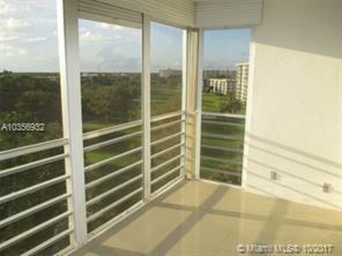Building Photo - 605 Oaks Dr