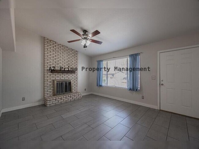 Building Photo - 1025 W Laguna Dr