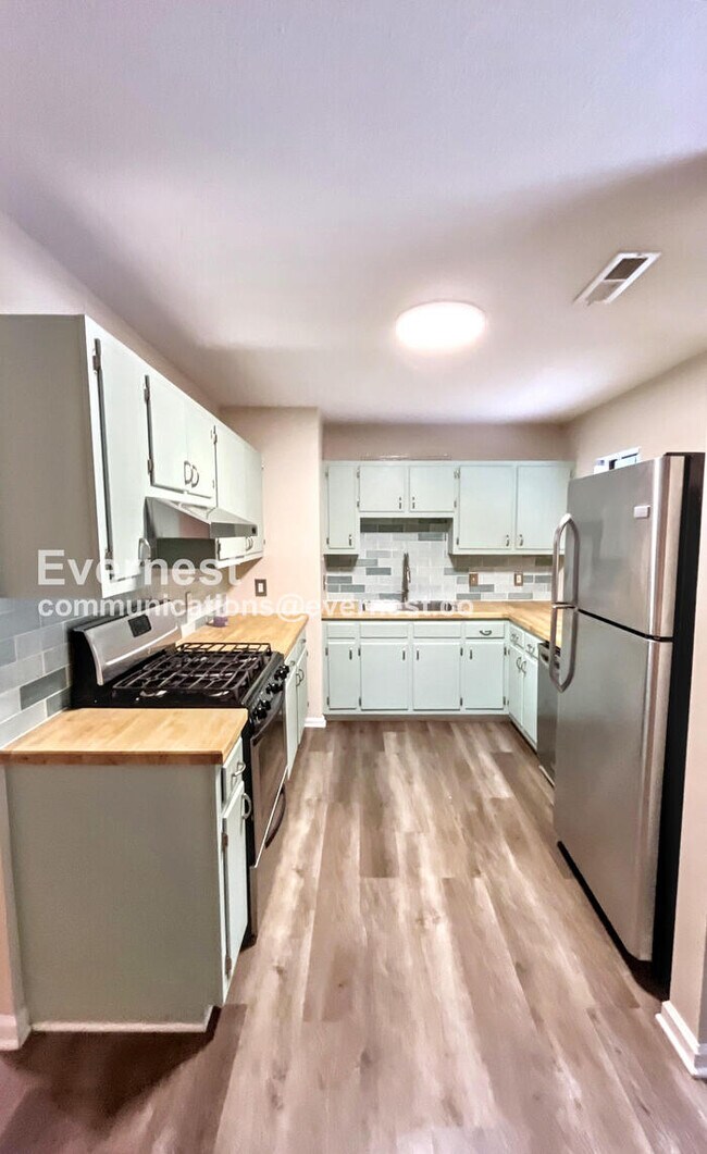 Foto del edificio - 1110 Fernway Cir
