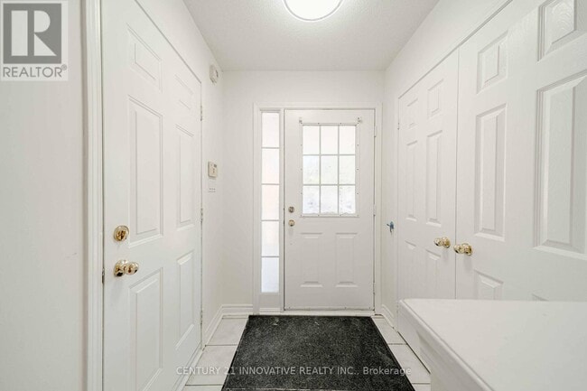 Building Photo - 1524 Avonmore Square