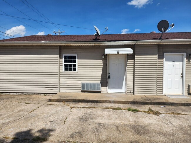 Foto del edificio - 1160 E 8th St