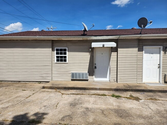 Building Photo - 1160 E 8th St