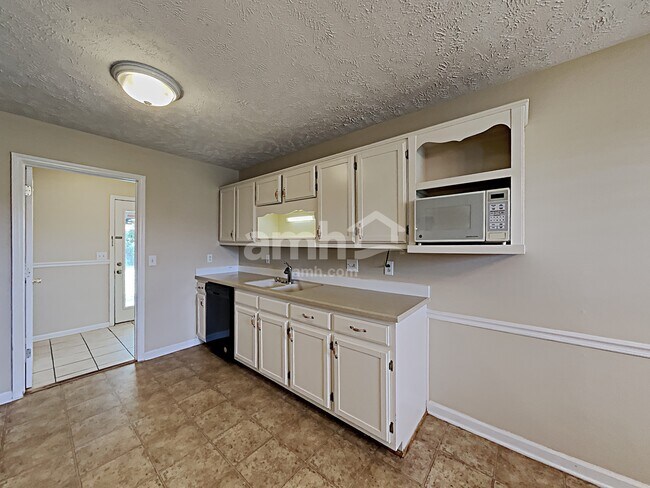 Building Photo - 2910 Windemere Dr
