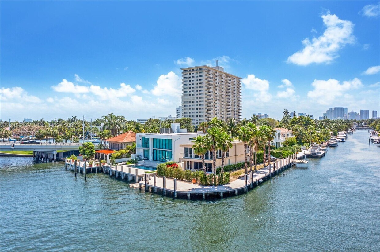 Primary Photo - 200 Plaza Las Olas