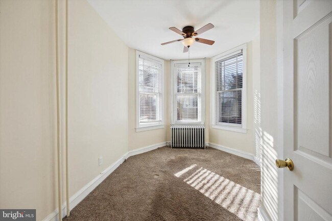 Foto del edificio - 220 S Scott Ave