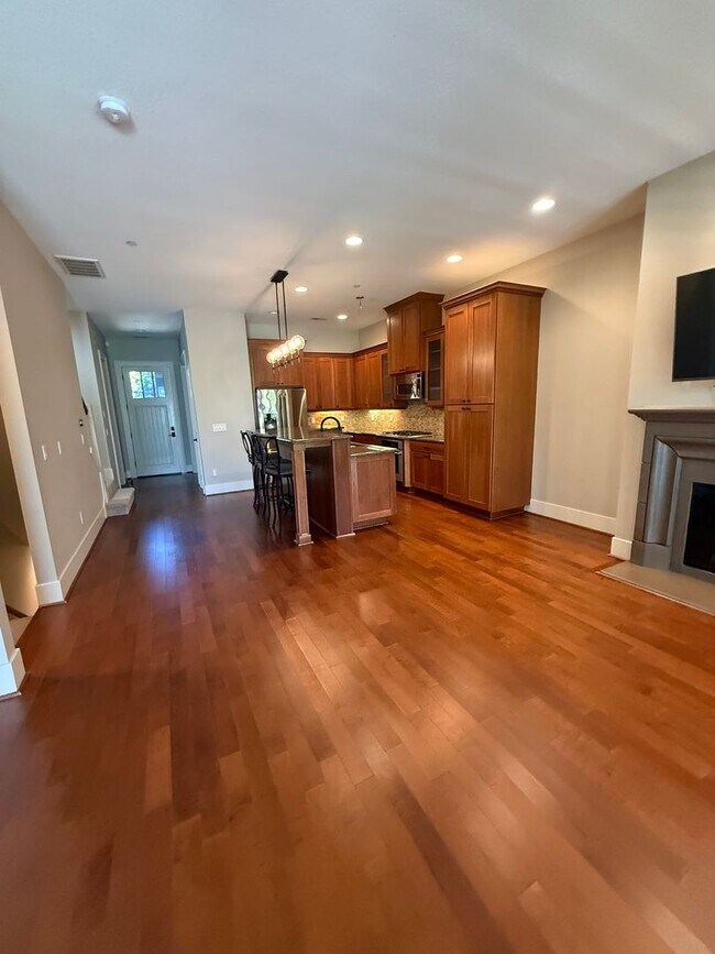 Foto del edificio - Stunning Contemporary townhome in Coveted Peterkort Woods, near St. Vincent's in Cedar Mill