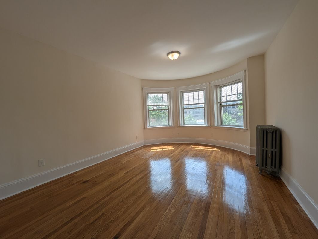 Primary Photo - 1315 Commonwealth Ave