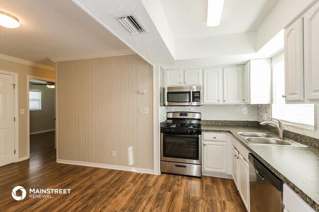 Foto del edificio - 1833 SHORE ACRES BLVD NE, ST PETERSBURG, F...