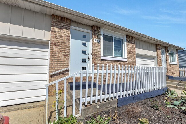 Foto del edificio - 5763 Stormcroft Ave