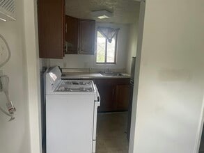 Building Photo - 124 Russell Ave