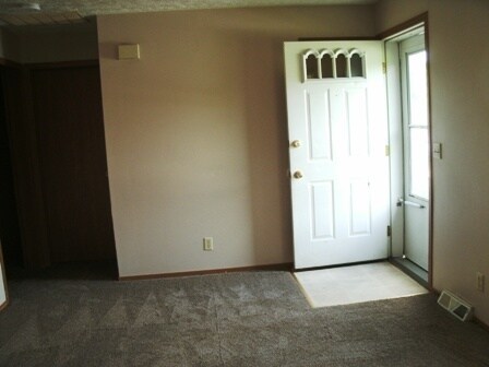 Building Photo - 3935 N Meadow Ridge Dr