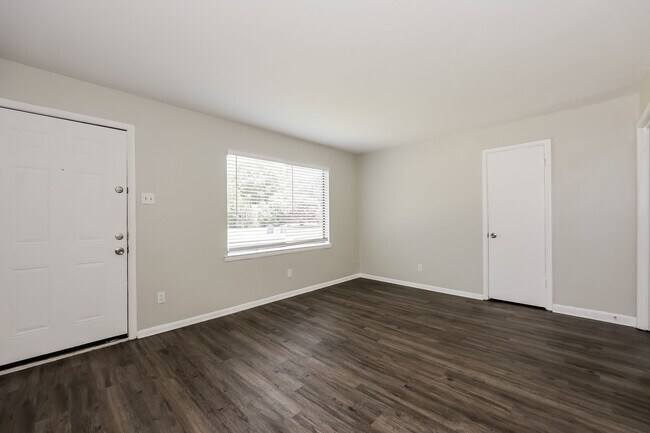 Foto del edificio - Coming Soon! 3 BR/1BA | Updated Single Family Home | 1-Car Garage | Shaded backyard!
