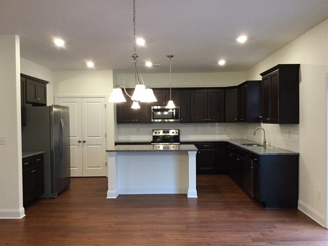 Foto del edificio - 3039 Greenmont Cir