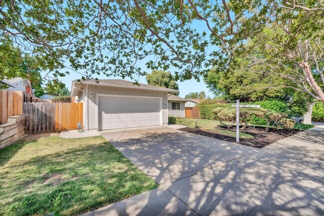 Building Photo - 2331 Panoramic Dr