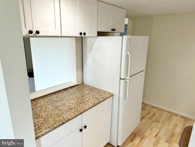 Foto del edificio - 63 Hermitage Dr