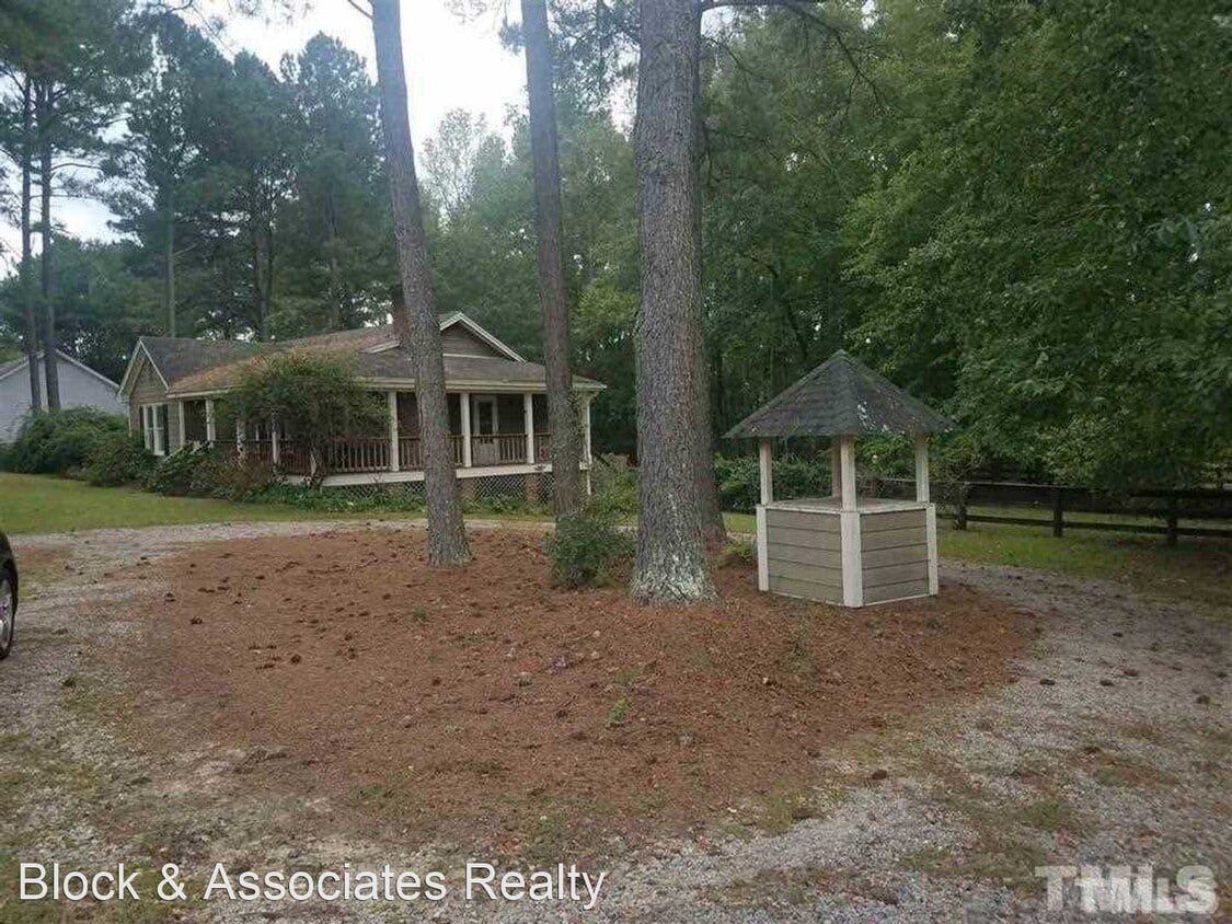 3 br, 2 bath House 8736 Manns Loop Road House Rental in Apex, NC
