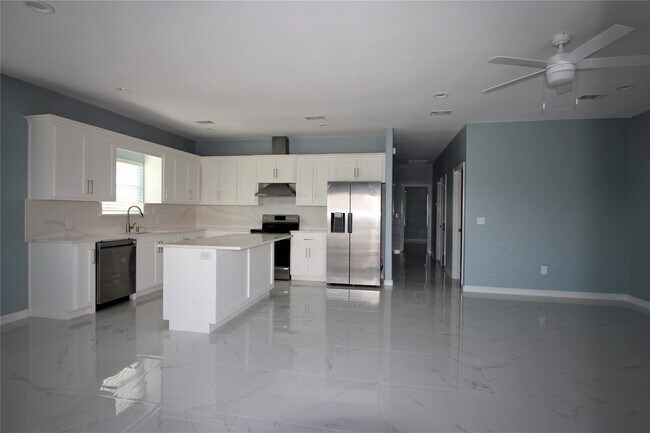 Foto del edificio - 956 County Rd 281